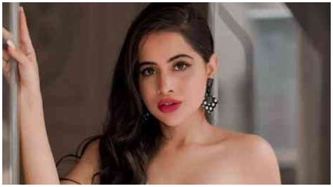 Urfi Javed Goes Nude, Only Wears Ropes in Latest Photoshoot –。